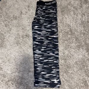 Nike CROP Workout Leggings, Size XL